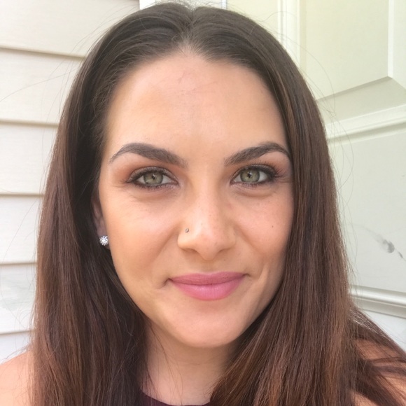 Profile Picture of Ashley Russell (@ashleylynn330) on Poshmark