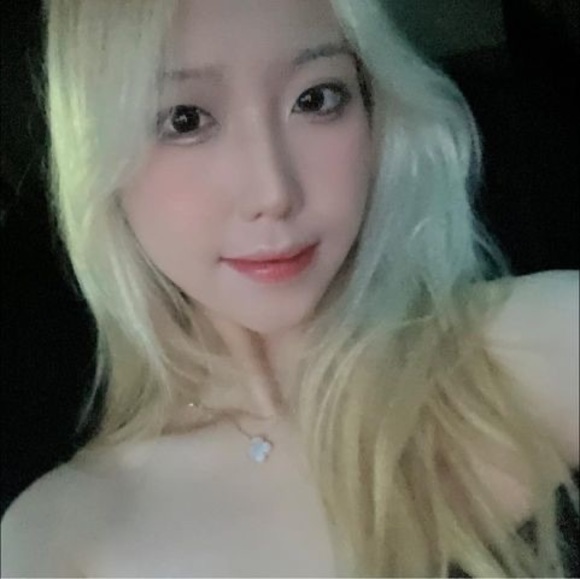 Profile Picture of Hai Trieu (@clairebb00) on Poshmark