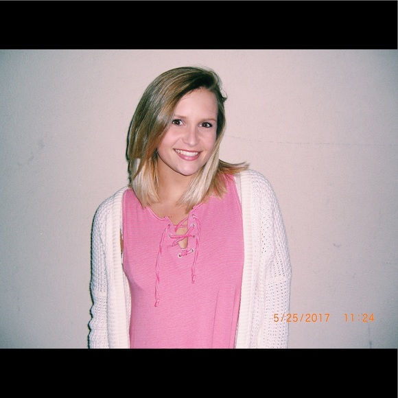 Profile Picture of Allison Duemmer (@allisonduemmer) on Poshmark