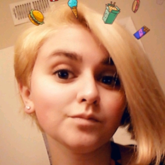 Profile Picture of Julianne Trammell (@teh_trammell) on Poshmark