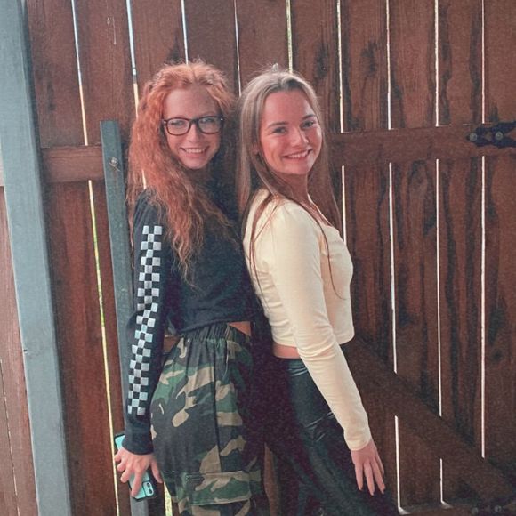Profile Picture of Shelby Horn (@srh_0199) on Poshmark