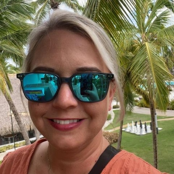 Profile Picture of Erin Schleusner (@erinschleusner) on Poshmark