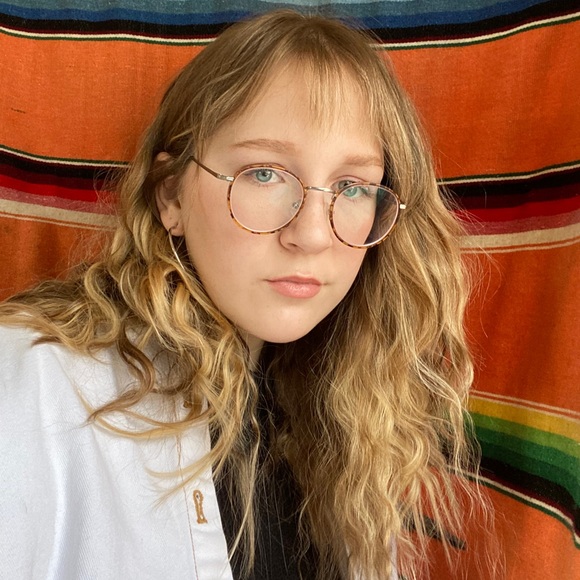 Profile Picture of Hayley Abshear (@hayley_abshear) on Poshmark