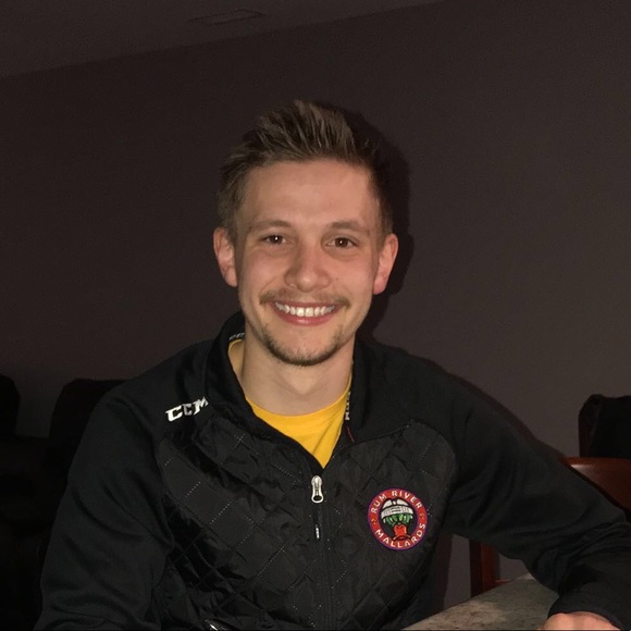 Profile Picture of Brett Attenberger (@battenberger) on Poshmark