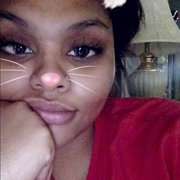 Kyndra Thompson - Poshmark Profile Picture of Kyndra Thompson (@kthompson1029) on Poshmark