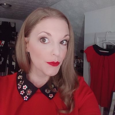 Profile Photo of Elizabeth Ann Hand (@hand_elizabeth) on Twitter