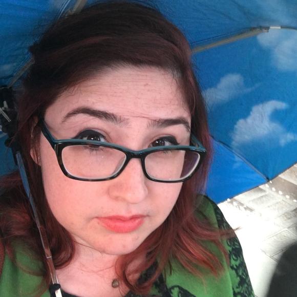 Profile Picture of Alison Garfinkel (@alisongarfinkel) on Poshmark