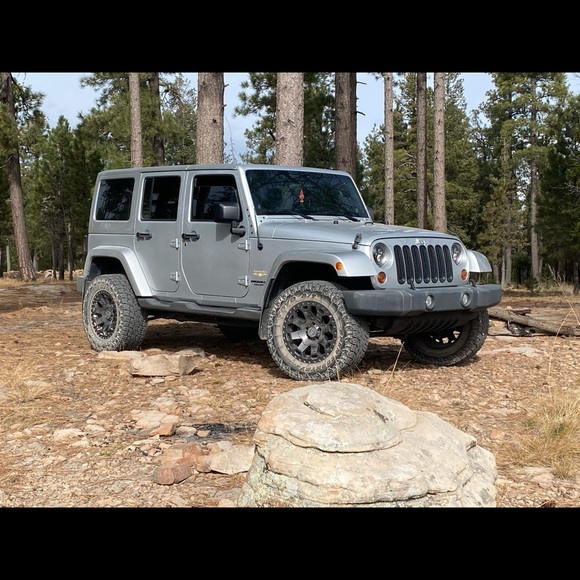 Profile Picture of Adam Arrington (@aaoffthegrid) on Poshmark