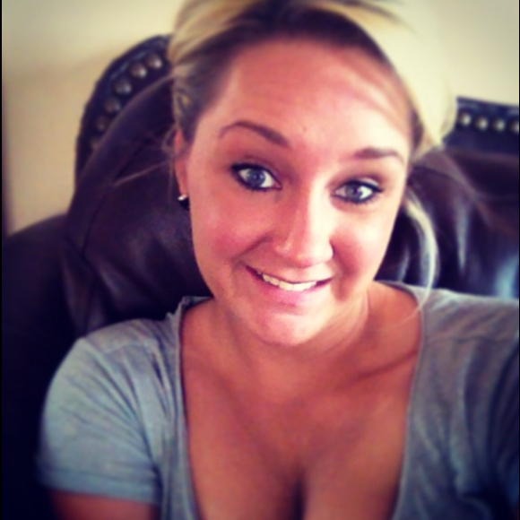 Profile Picture of Brittney Pellon (@bpellon) on Poshmark