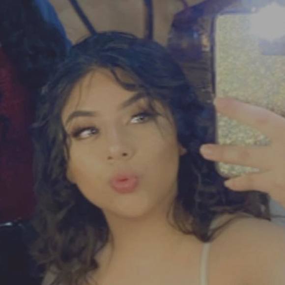 Profile Picture of Ayled Vivas zamora (@avta23) on Poshmark