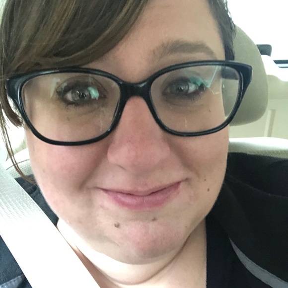 Profile Picture of Jen Consoli (@butacup1324) on Poshmark