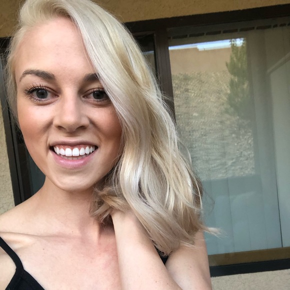 Profile Picture of Rebeca Prouse (@rebeca_prouse) on Poshmark