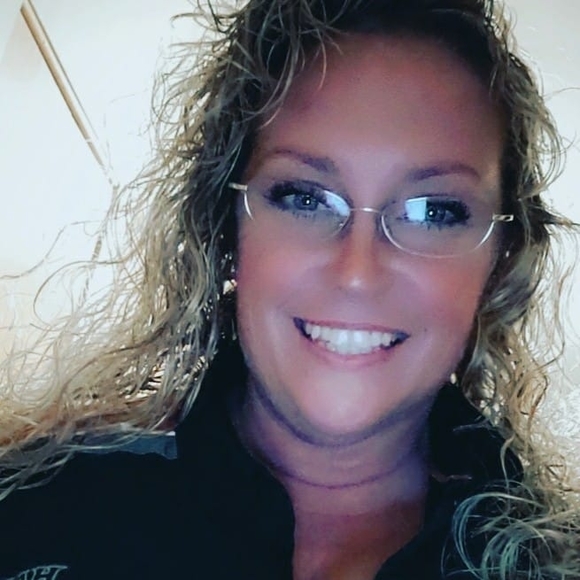 Profile Picture of Lacey Kisling (@lacey138) on Poshmark