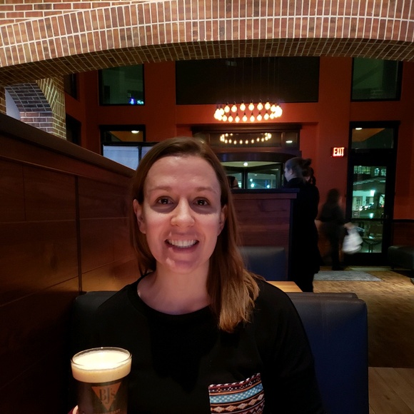 Profile Picture of Andrea Craig (@marshmellos4eat) on Poshmark