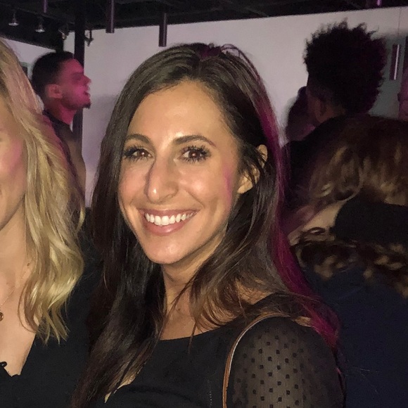 Profile Picture of Stephanie Campanella (@stephaniecampan) on Poshmark