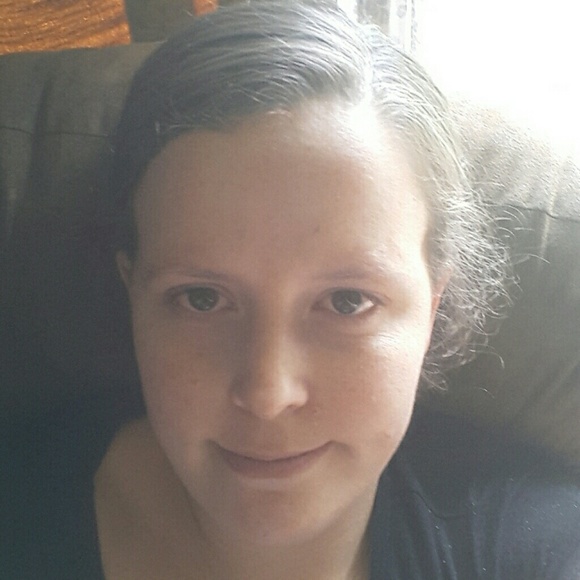 Profile Picture of Joleen Hiler (@joieehilermama8) on Poshmark