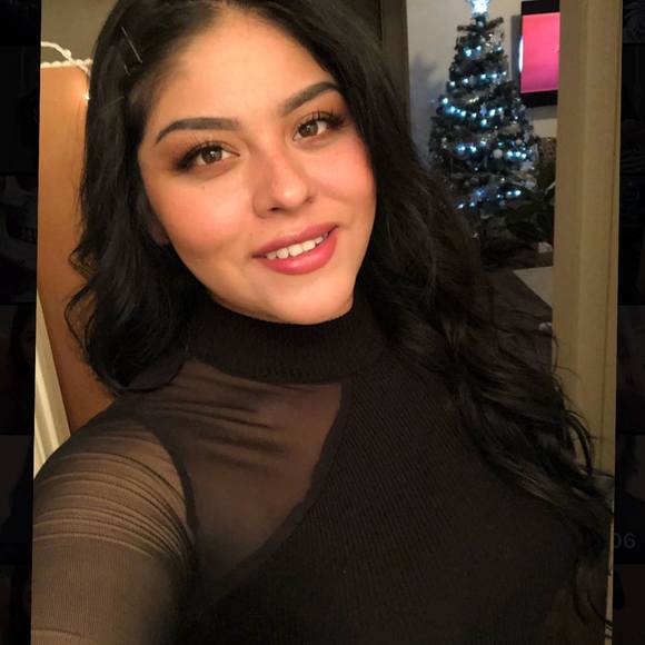 Profile Picture of Vanessa Hernandez (@vanessaherna752) on Poshmark