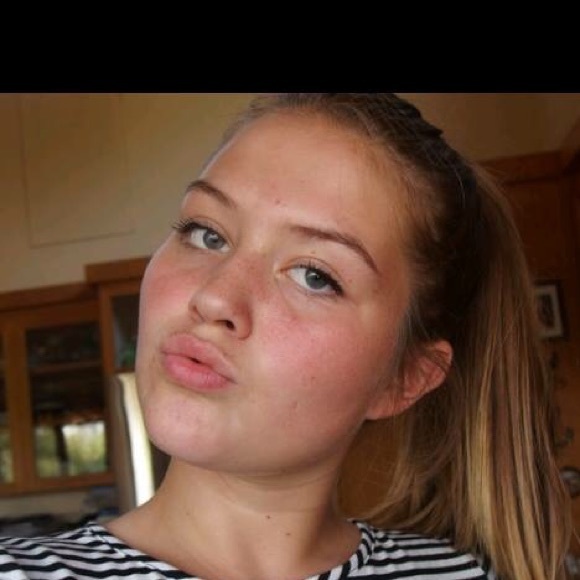 Profile Picture of Julia Clack (@juliaclack8) on Poshmark