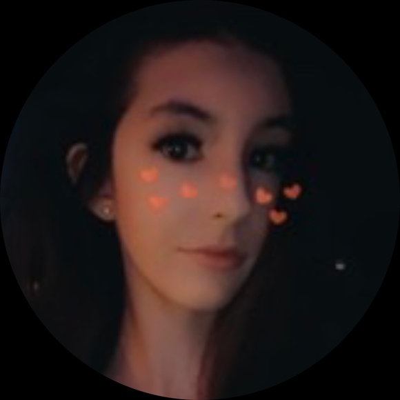 Profile Picture of Davina Rose (@davinarose25) on Poshmark