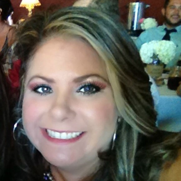 Profile Picture of Monica Ayers (@moniquita7) on Poshmark