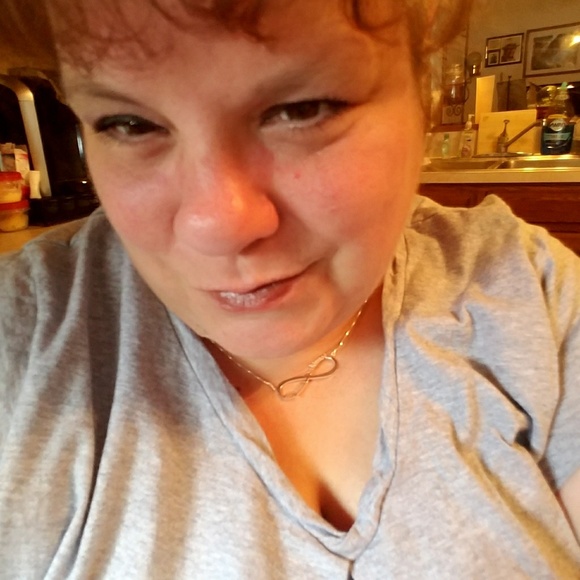 Profile Picture of Lisa Gadzinski (@lisababy67) on Poshmark