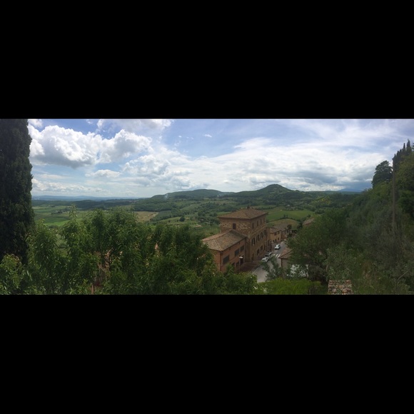 Profile Picture of Jen Anton (@jranton) on Poshmark