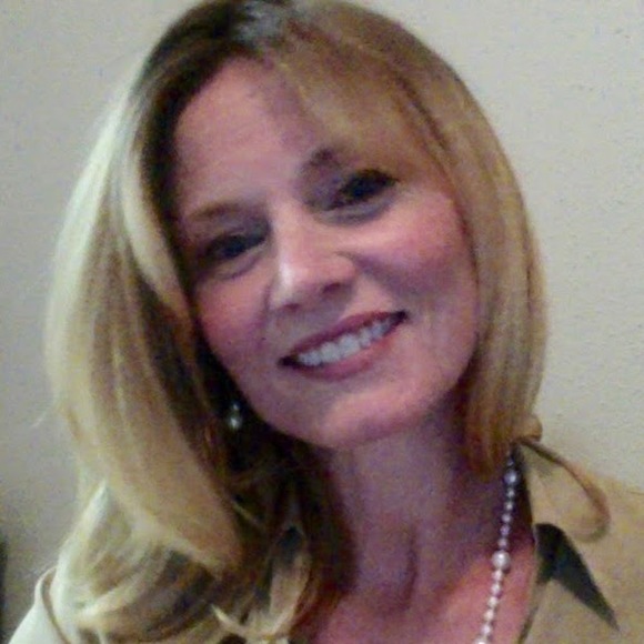 Profile Picture of Victoria Reynolds (@victoriareyn332) on Poshmark