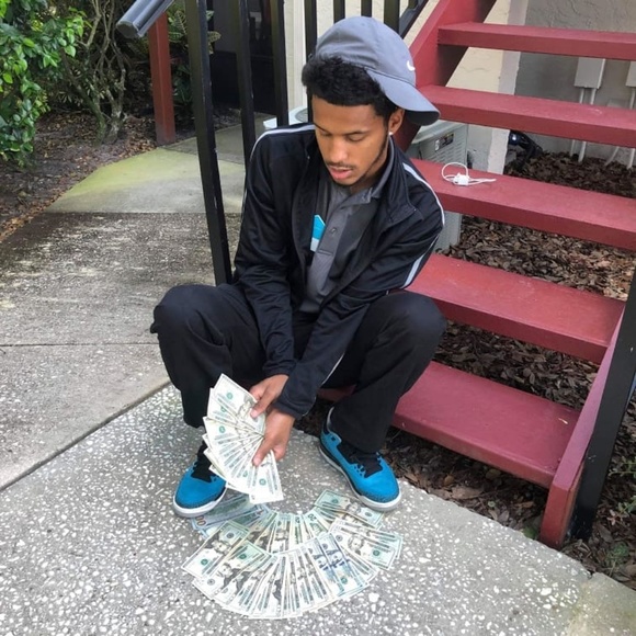 Suave Suave - Poshmark Profile Picture of Suave Suave (@suavesuave) on Poshmark