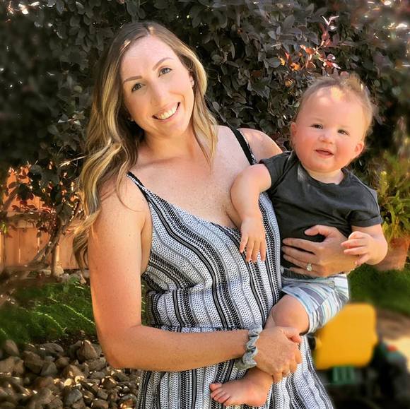 Profile Picture of Amber Golnik (@ambergolnik) on Poshmark