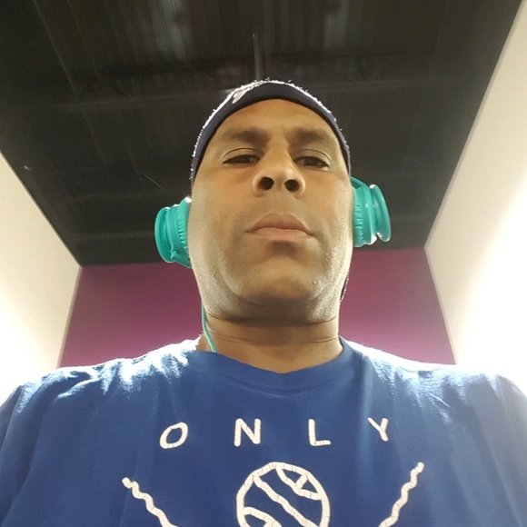 Profile Picture of Reggie Rollins (@reggiewho) on Poshmark