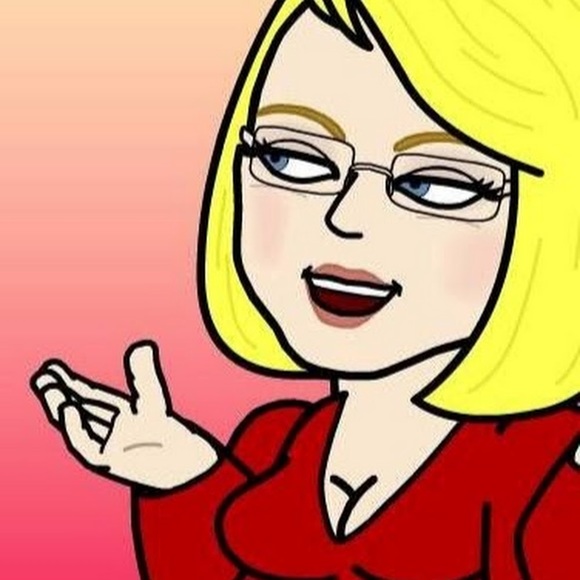 Profile Picture of Stefanie Holding (@stefanieholding) on Poshmark