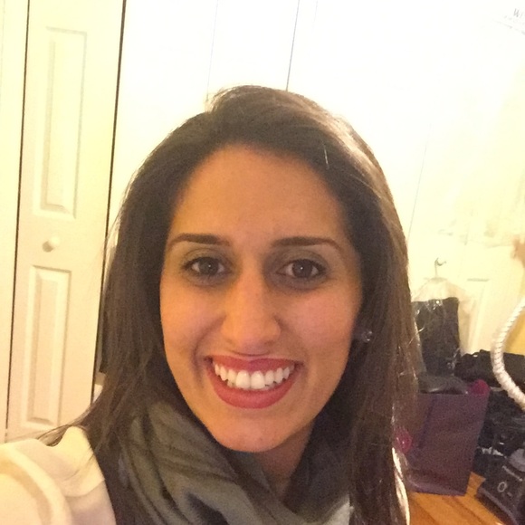 Profile Picture of Leah Lichaa (@lslichaa) on Poshmark