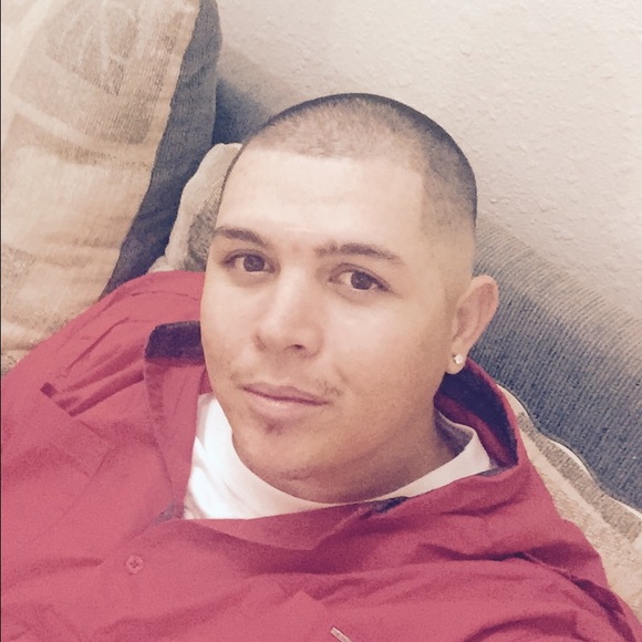 Profile Picture of Jason Candelaria (@talladinero) on Poshmark