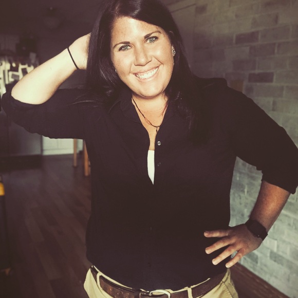 Profile Picture of Laura Jozefowicz (@woman299) on Poshmark