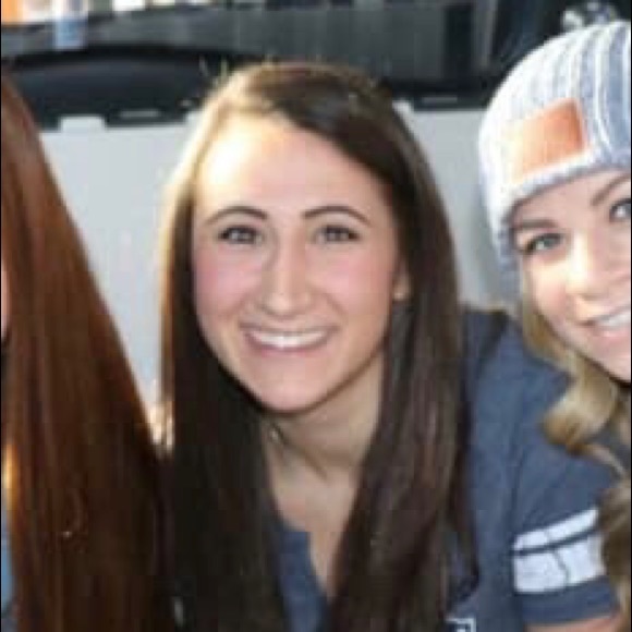 Profile Picture of Isabella Morgan (@isamorga21) on Poshmark