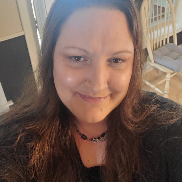 Profile Picture of Lenora Aspero (@bebtrfly) on Poshmark