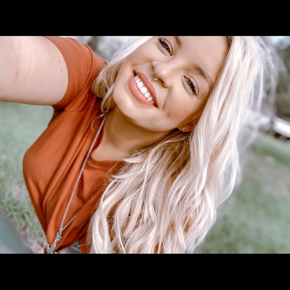 Profile Picture of Brooklyn Filby (@brooklyn_filby) on Poshmark
