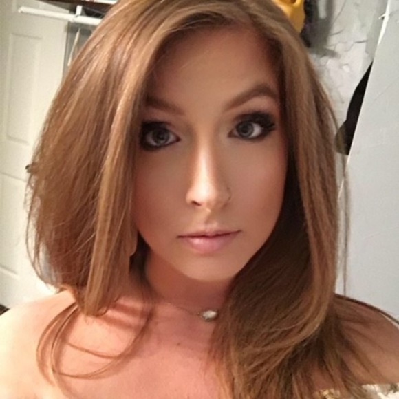 Profile Picture of Crystal Ames (@crystala2019) on Poshmark
