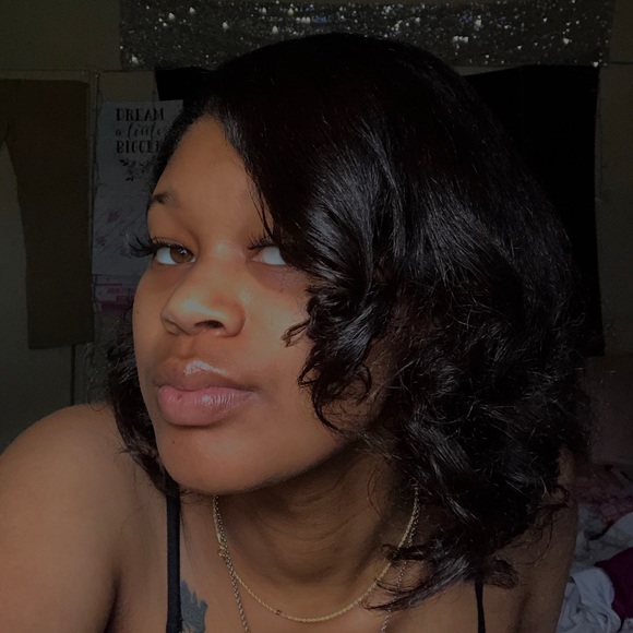 Profile Picture of Jayla Mitchell (@jaylamitchell87) on Poshmark