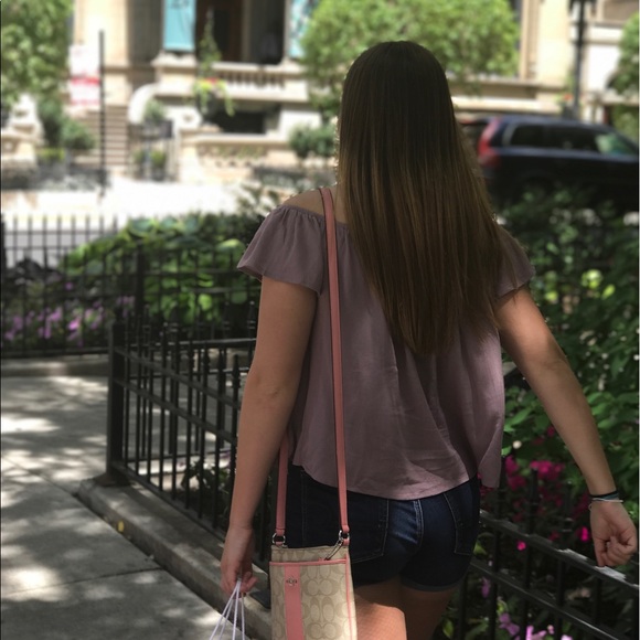 Profile Picture of Joella Gearhart (@joellagearhart) on Poshmark