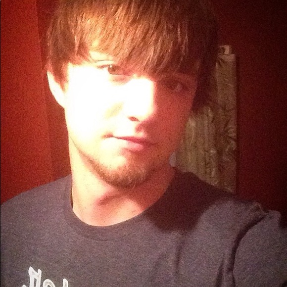 Profile Picture of Andrew Mashburn (@mashburn17) on Poshmark
