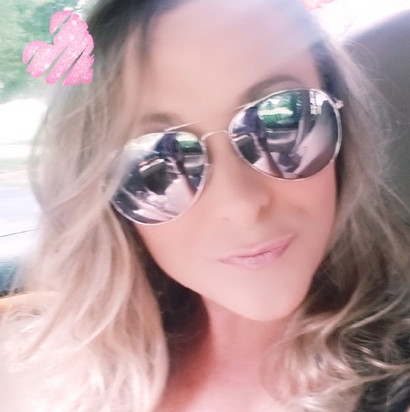 Profile Photo of Sherry Green (@sherrygreen841) on Poshmark