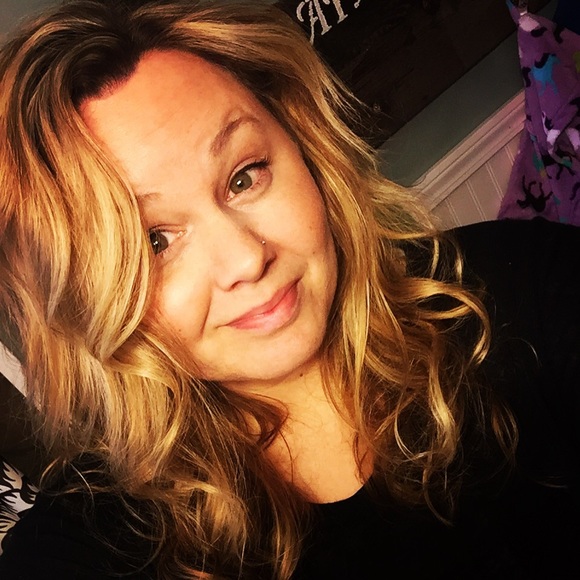 Profile Picture of Jennifer Reddout (@jredddout) on Poshmark