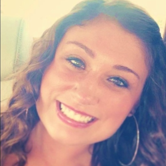 Profile Picture of Sarah Rotunda (@srotunda) on Poshmark