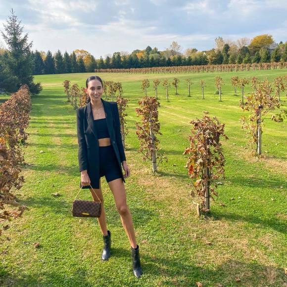 Profile Picture of Paulina Passias (@ppassias12) on Poshmark