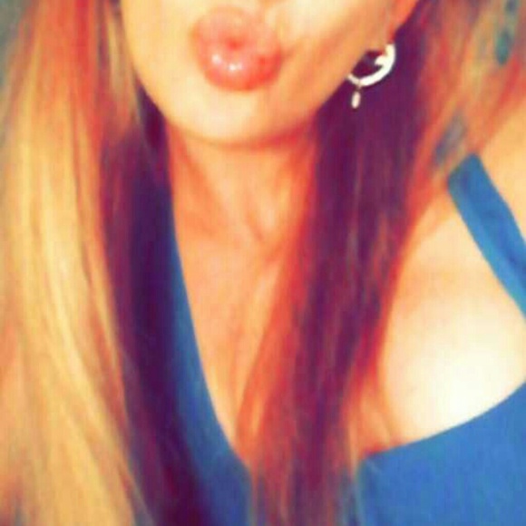 Profile Picture of Erika Weinreb (@rikaluvsya) on Poshmark