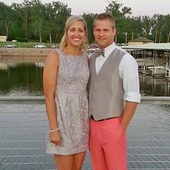 Profile Picture of Elise Baylor (@ebaylor721) on Poshmark