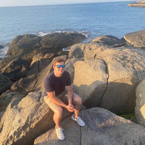 Profile Picture of Matthew Freitas (@matthew_freitas) on Poshmark