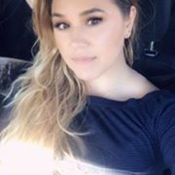 Profile Picture of Leana Tornincasa (@leanatornincasa) on Poshmark