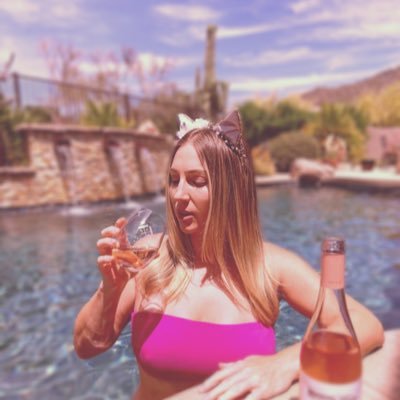 Profile Picture of Alexandria Scott (@AllyLovesVino) on Twitter